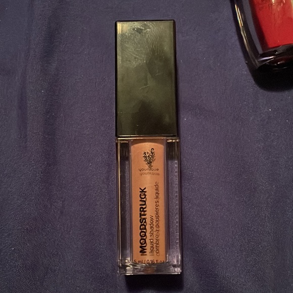 Younique make up “kit” - Picture 2 of 7